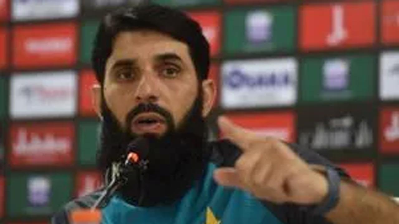 Pakistan coach Misbah tests COVID positive