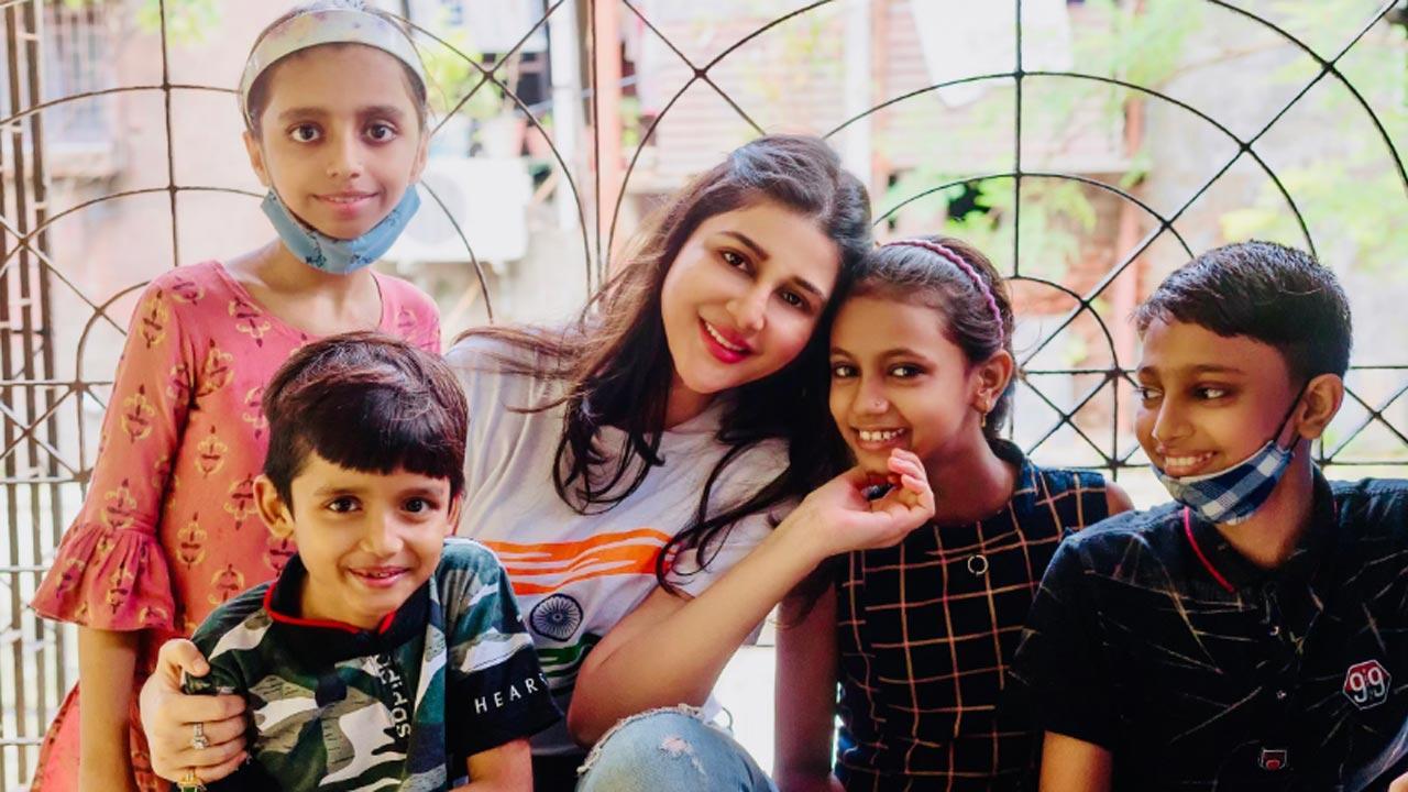 Mishika Chourasia celebrates Independence Day with children at SHED