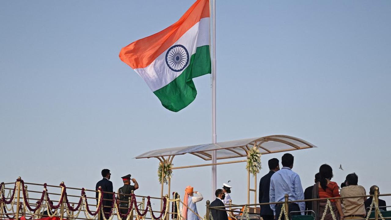 PM Modi unfurls Tricolour at Red Fort as India celebrates 75th I-Day