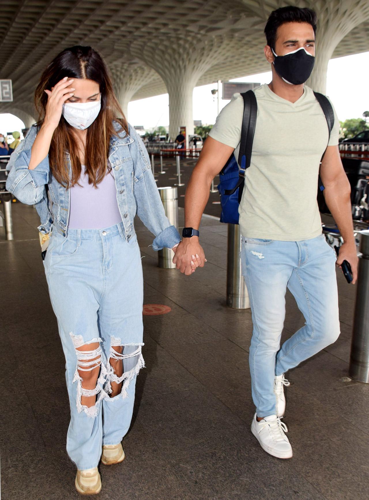 Pulkit Samrat and girlfriend Kriti Kharbanda were also spotted at the Mumbai airport. Pulkit Samrat and girlfriend Kriti Kharbanda were also spotted at the Mumbai airport.