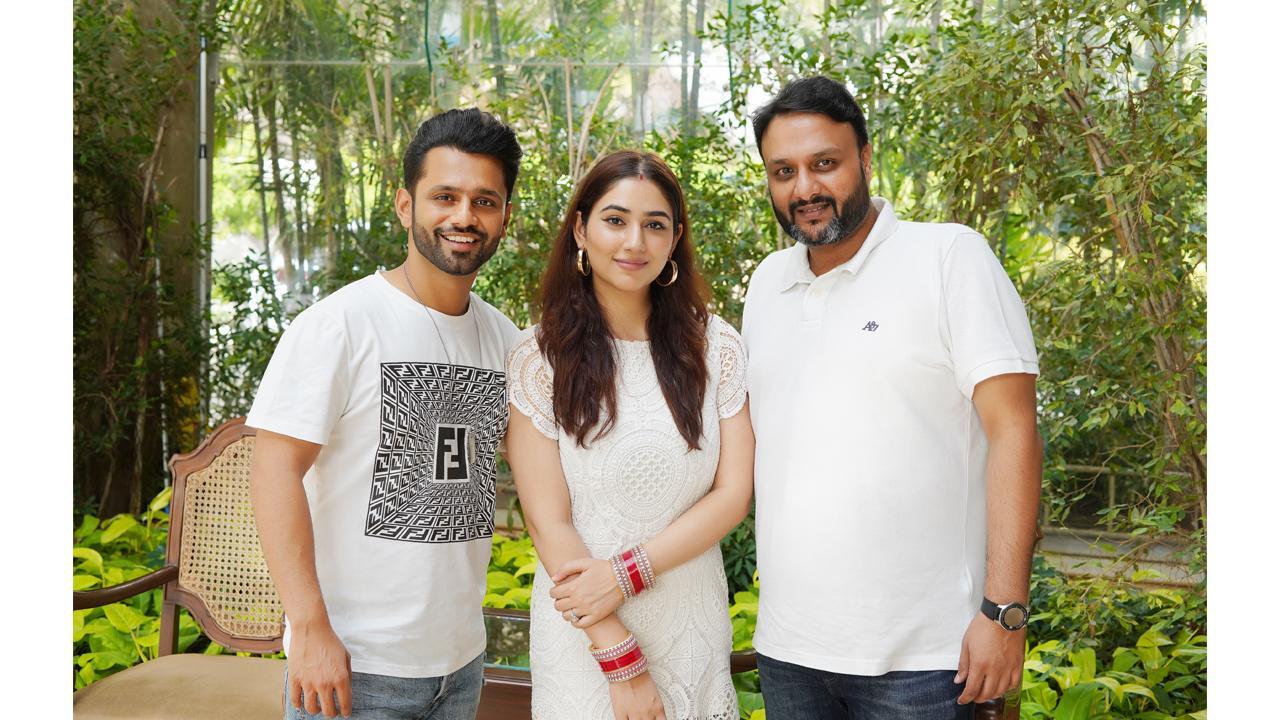 Atit Agarwal collaborates with Rahul Vaidya and Disha Parmar for his brand Responsive floors launch