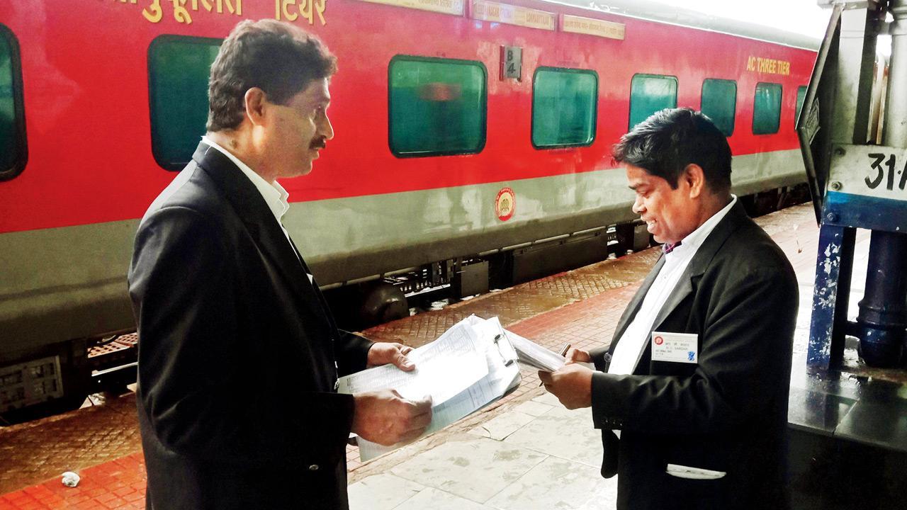 Railways yet to fully vaccinate 100 per cent Mumbai staff