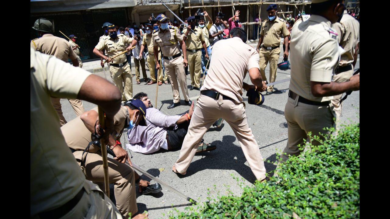 Cops lathicharge BJP and Shiv Sena party workers outside Narayan Rane's residence in Juhu. Pic/ Pradeep Dhivar
