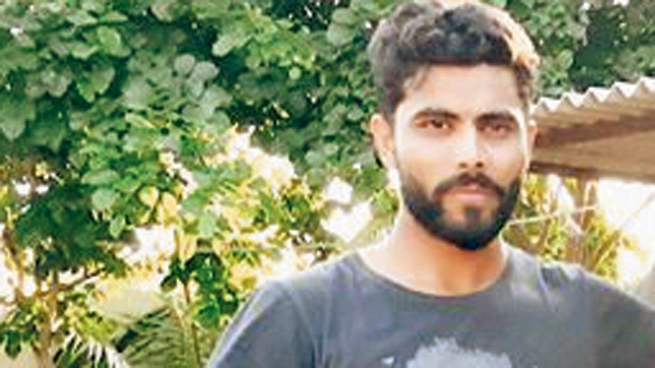 Ravindra Jadeja taken to hospital for scans on knee injury