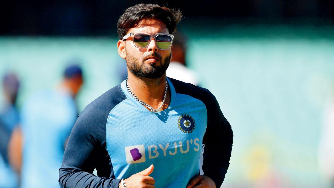 Sunil Gavaskar baffled by umpire’s objection to Rishabh Pant’s stance