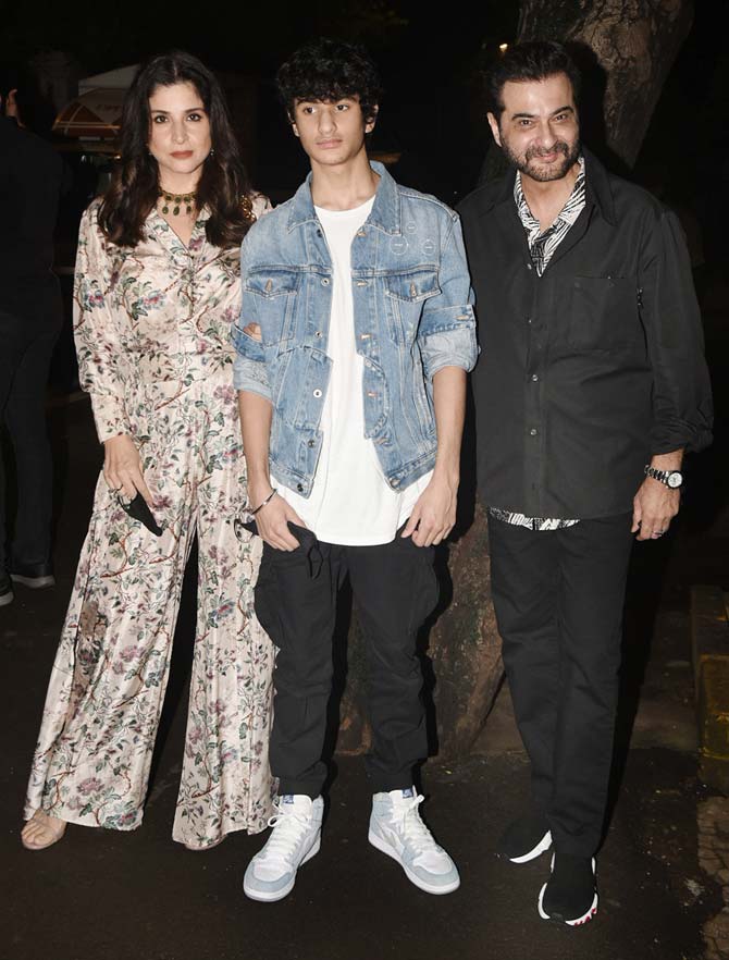Also spotted were Sanjay, Maheep and Jahaan Kapoor. While Maheep looked lovely in a printed jumpsuit, Sanjay Kapoor opted for a black shirt and black trousers, while Jahaan was stylish in black cargo pants paired with a white t-shirt and a denim jacket.