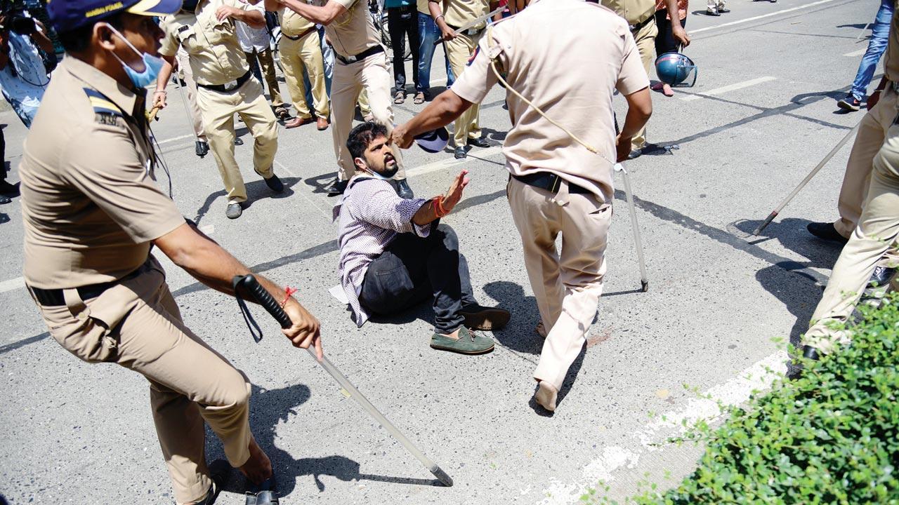 Mumbai: Shiv Sena, BJP workers clash in Juhu over Narayan Rane's 'slap' remark; five cops injured