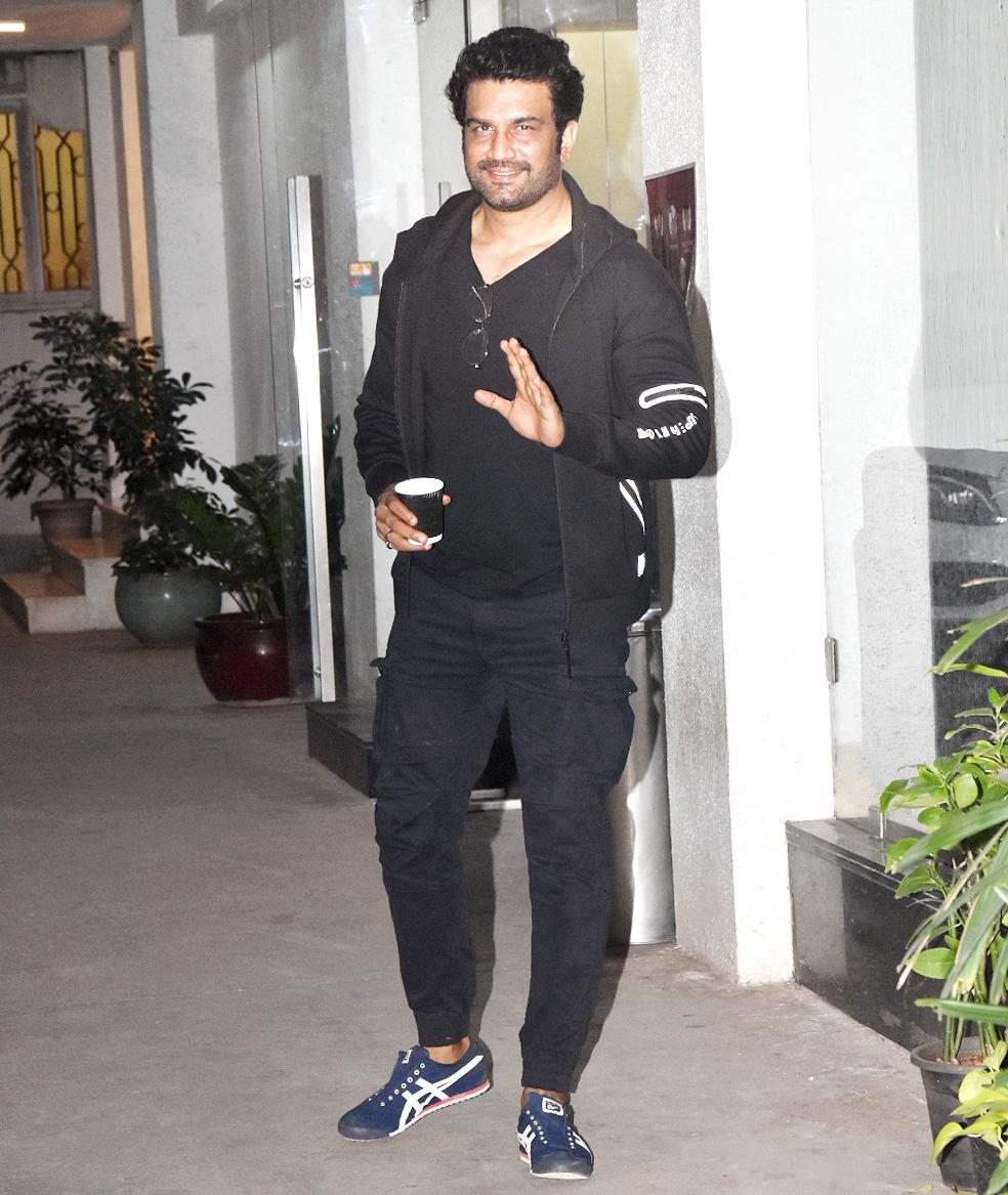 Sharad Kelkar, who is also part of 'Bhuj: The Pride Of India', also attended the special screening in Juhu.