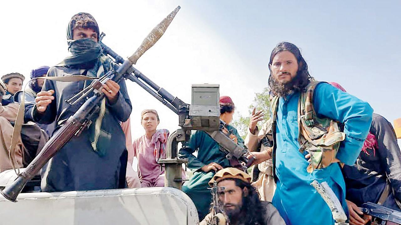 Taliban move into Kabul as President Ashraf Ghani flees