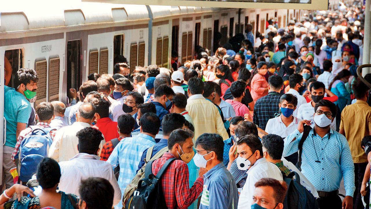 This is a real Independence Day for Mumbai! Local trains for fully vaccinated from August 15