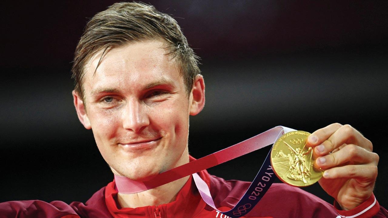 Axelsen beats champ Long for badminton gold