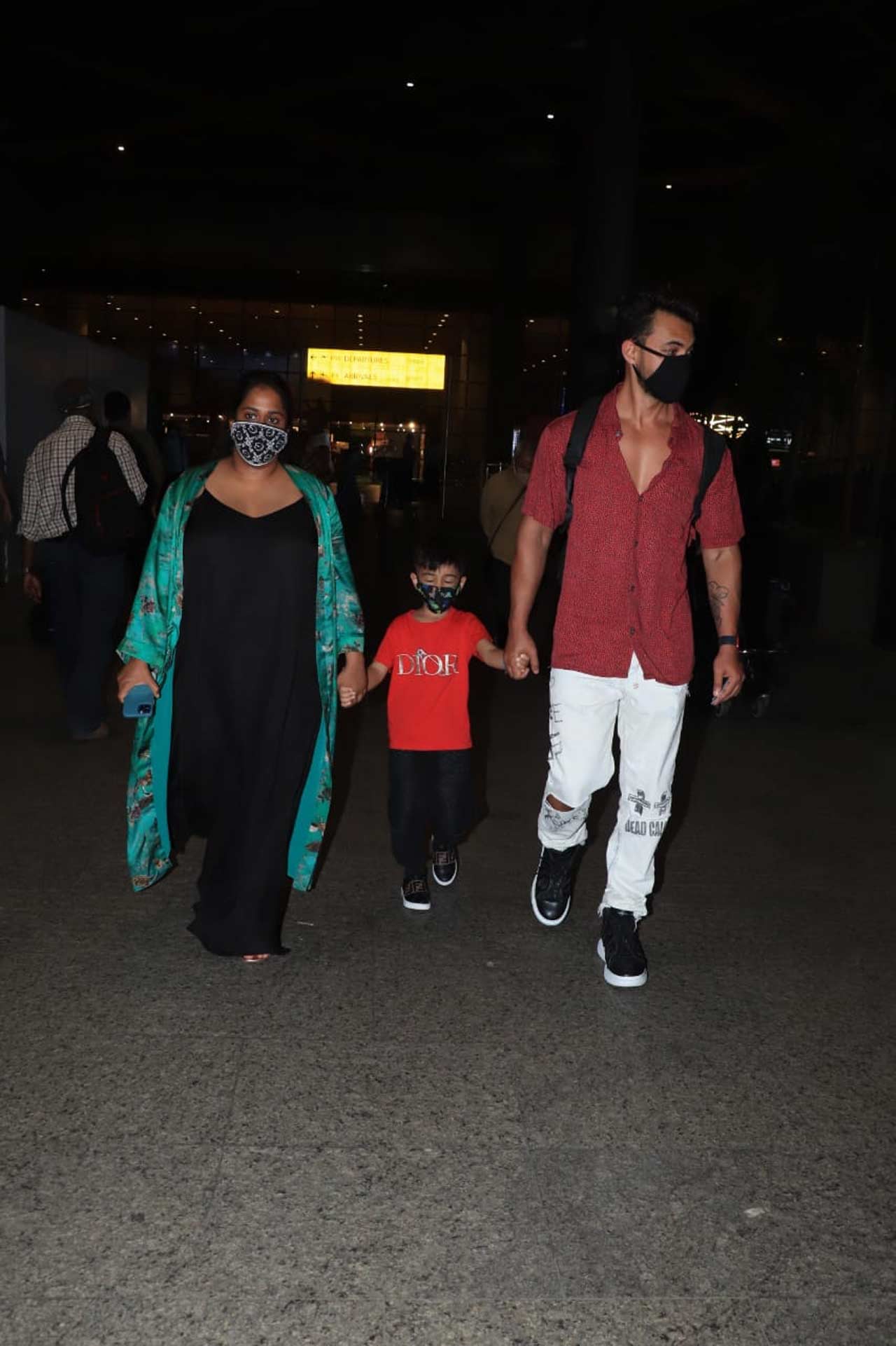 Aayush Sharma was snapped with his wife Arpita Khan Sharma, son Ahil at the Mumbai airport. The actor, who will be next seen in Antim: The Final Truth, as an antagonist, opted for a casual shirt, paired with basic denim as his airport look.