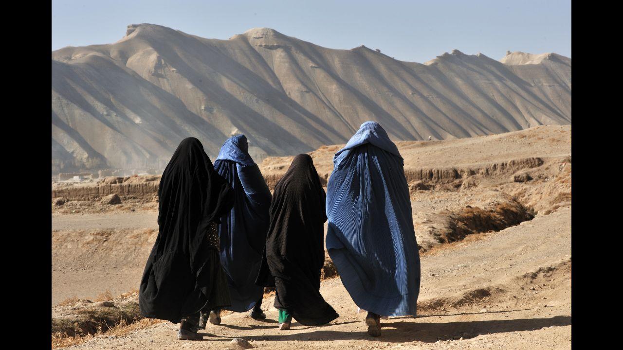 Taliban announces 'amnesty’, urges women to join government