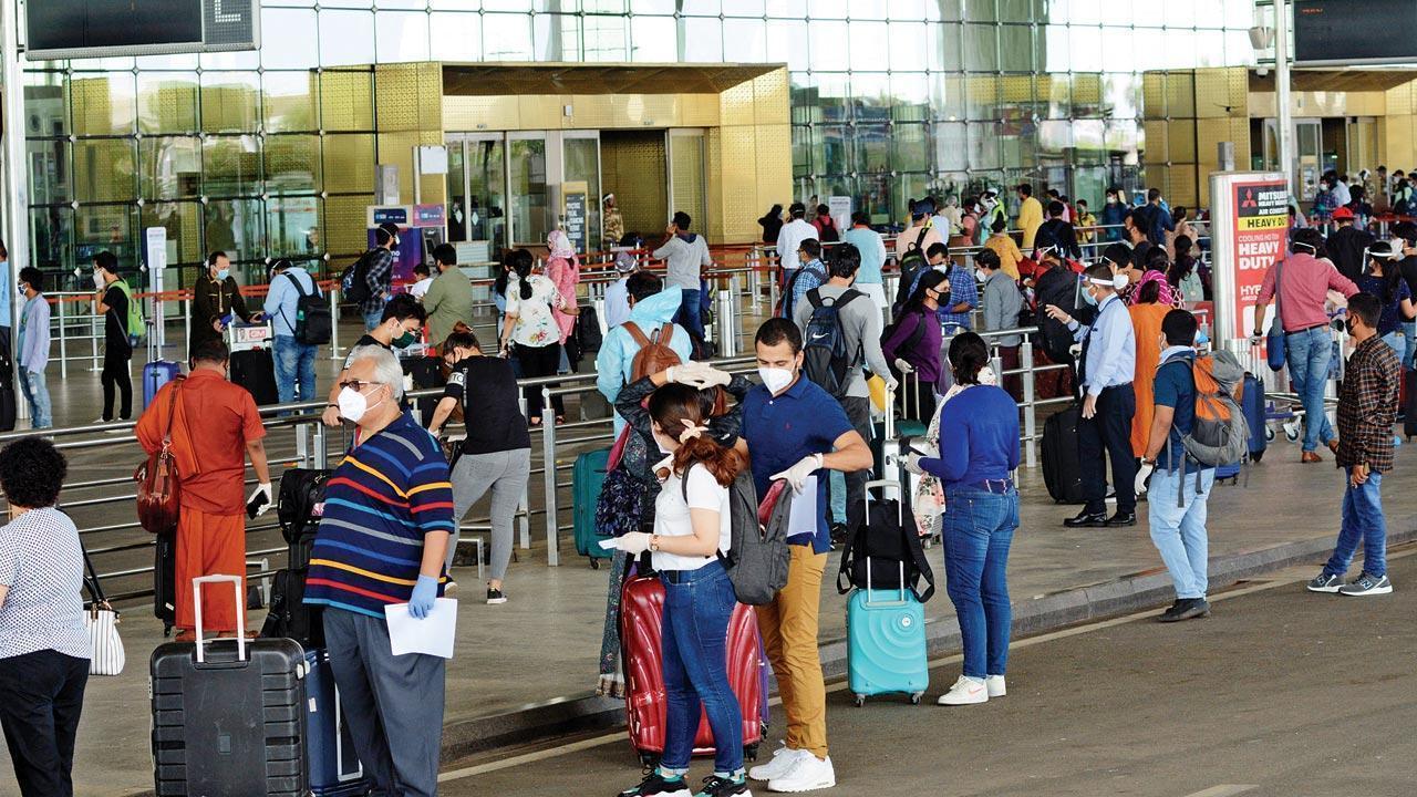 Maharashtra govt makes negative RT-PCR report mandatory for international passengers
