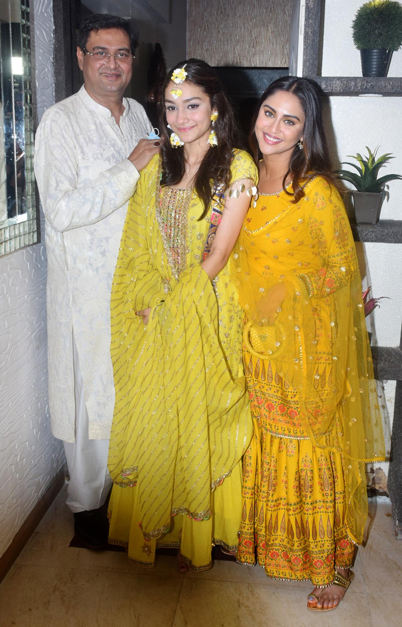Rumy Jafry posed with his daughter, Alfia Jafry and Krystle D'Souza for the paparazzi. The bride-to-be looked pretty in a yellow traditional outfit, all smiling for the shutterbugs.