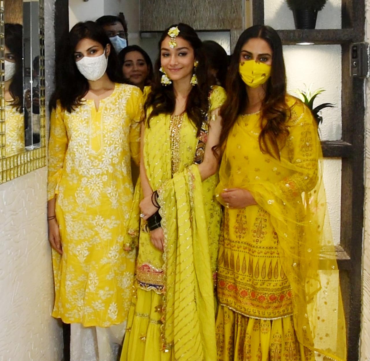The upcoming Amitabh Bachchan, Emraan Hashmi-starrer 'Chehre' director Rumy Jafry's daughter Alfia Jafry is all set to get hitched. Alfia's Haldi ceremony was attended by the film's actresses Rhea Chakraborty and Krystle D'Souza. Rhea and Krystle were seen twinning in yellow as they posed with Alfia for the paparazzi.