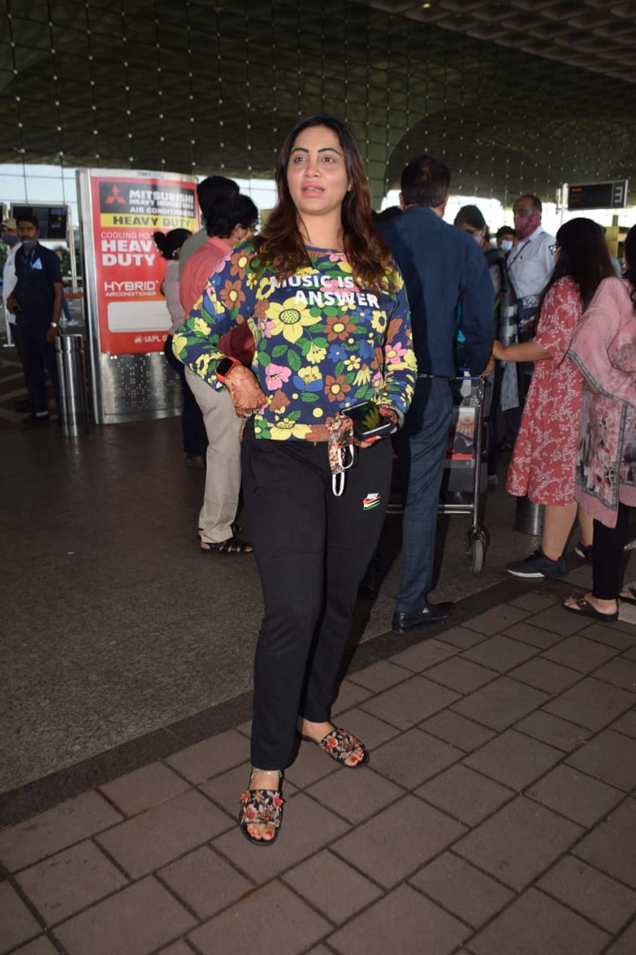 Arshi Khan was looking as cool as ever as she too was papped by the media. She recently revealed she was all set to get engaged to an Afghan cricketer who had been chosen by her father and she fears her family may have to call off the engagement because of the Taliban takeover of Afghanistan. She said, 