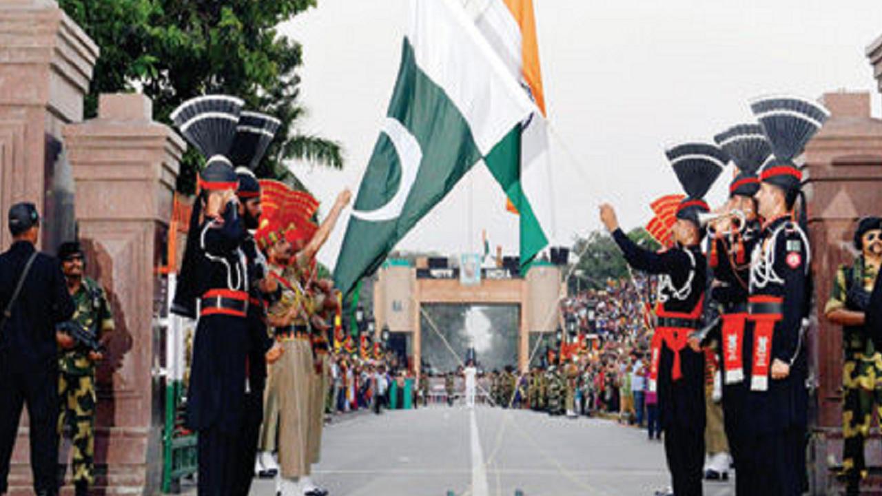 Pakistan hands over 2 Indians jailed for 8 Years to India at Wagah Border