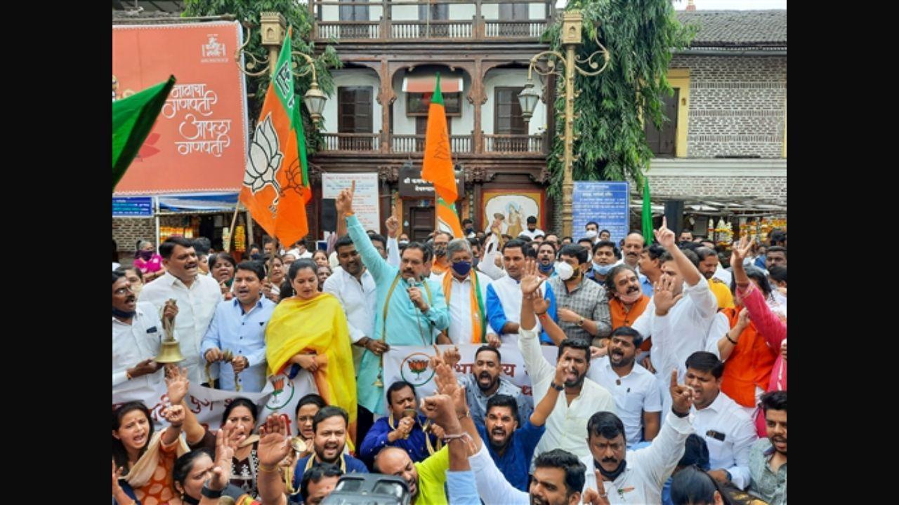Maharashtra: BJP workers stage protests for reopening of temples