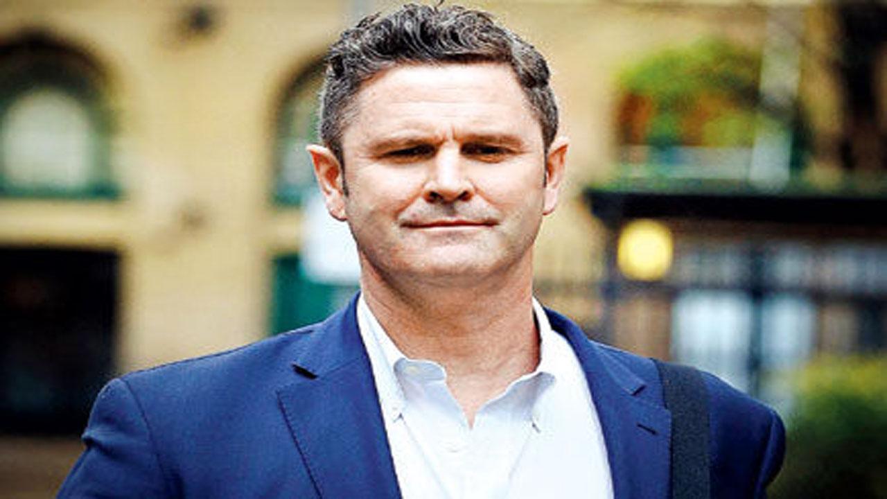 Chris Cairns suffers paralysis in legs