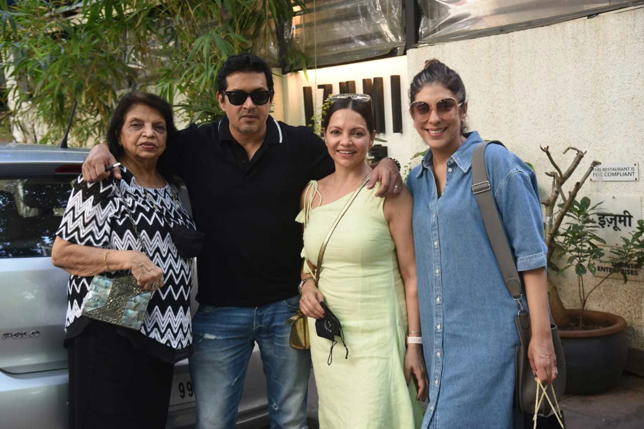 Deanna Pandey stepped out for a lunch outing with her family at a popular restaurant in Bandra, Mumbai. The Pandey family posed for a picture-perfect family photo, what do you guys think?