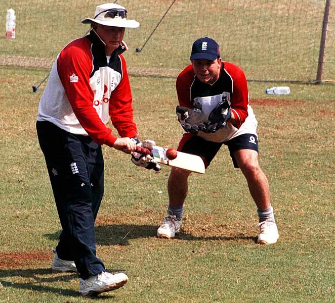 Former coach Duncan Fletcher (L) during a training session ahead of a Test match between India and England