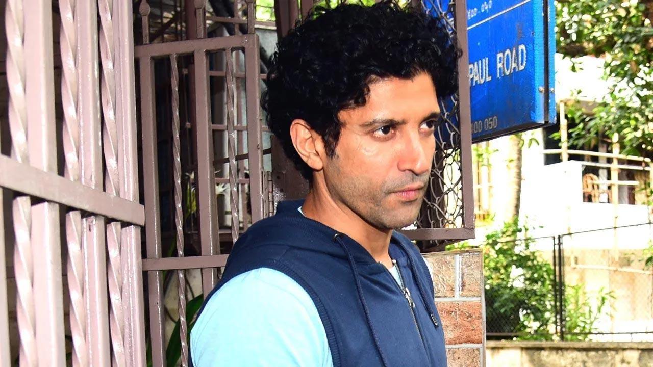Farhan Akhtar shares BTS video from jamming session of song 'Purvaiya' from 'Toofaan'