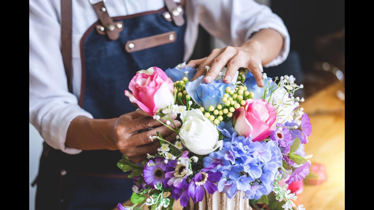 Sustainable flower arrangements for your centre table