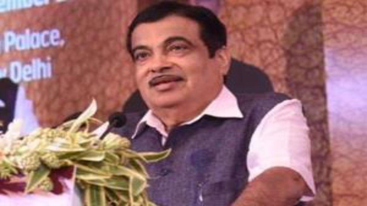 Vehicle in Nitin Gadkari's convoy rams into truck; none injured