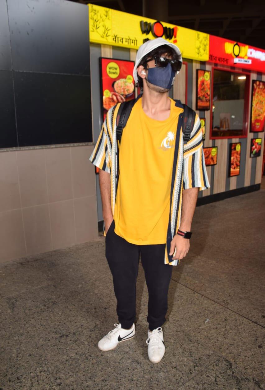 Himansh Kohli, all masked up, too was clicked at the airport.  Kohli decided to shift his focus to films last year and start the shoot of his next, the pandemic hit. His film, 'Boondi Raita' saw multiple delays thus, forcing Kohli to not take up any further work commitments. “There are times when you are working and there are times when you don’t work at all. There are times when you get great opportunities in life and then the pandemic ruins it.