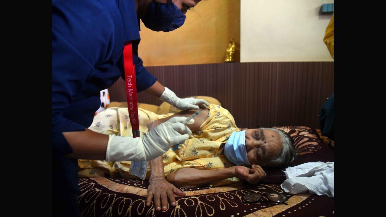 No adverse reaction to Covid-19 jab during home vaccination encouraging: Bombay High Court