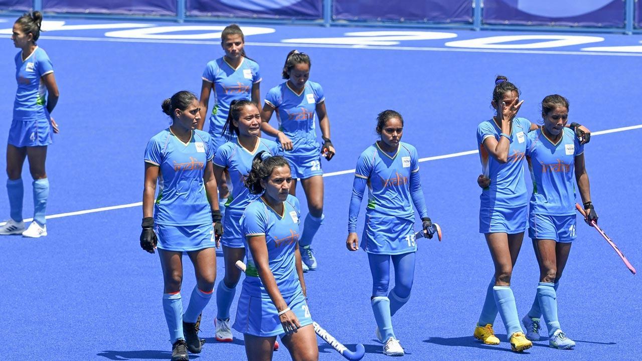 Women's hockey team gets lauded for fighting Olympic show