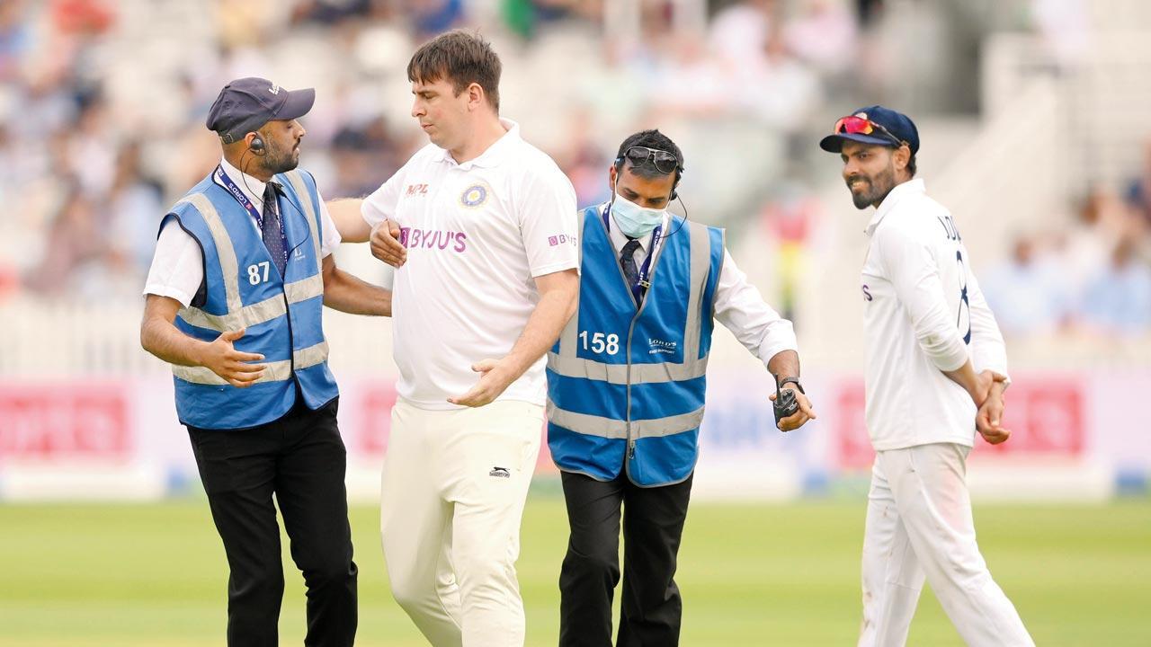 Intruder wearing India jersey caught on Lord’s turf