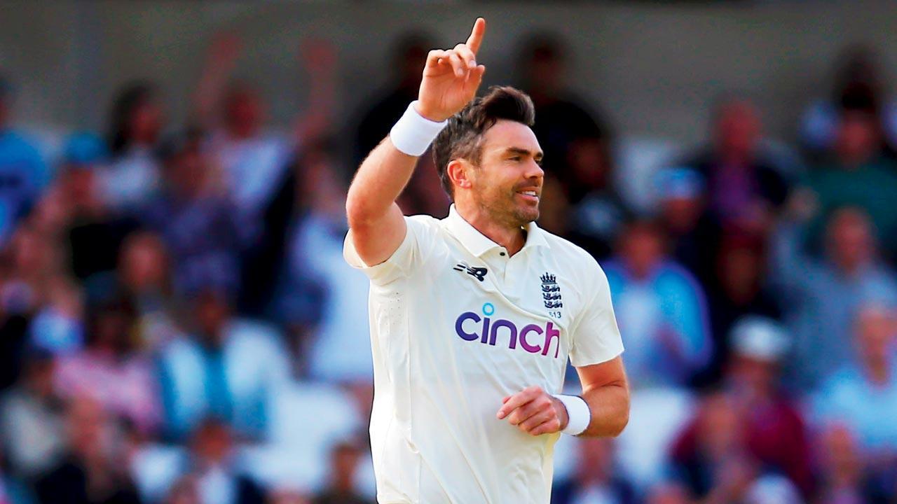 Unique swing bowler