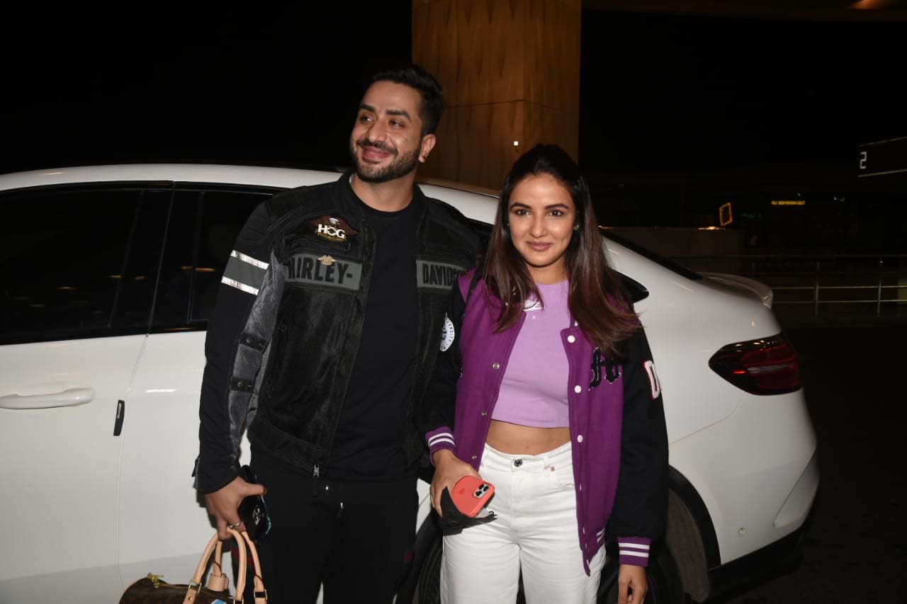 Jasmin Bhasin and Aly Goni - popularly known as Jasly, posed for the shutterbugs when snapped at the Mumbai airport. The duo, who was last seen together in a single, was snapped at their casual best.