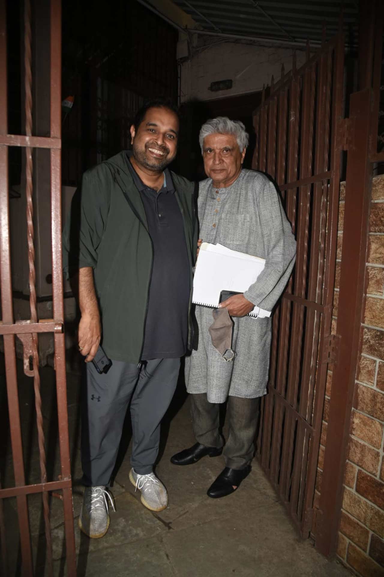 Javed Akhtar and Shankar Mahadevan were spotted in the city and needless to say, they both have had some unforgettbale collaborations, mostly with Excel Entertainment. Their collective works include titles like Dil Chahta Hai, Lakshya, Kartik Calling Kartik, Luck By Chance, and Zindagi Na Milegi Dobara. 