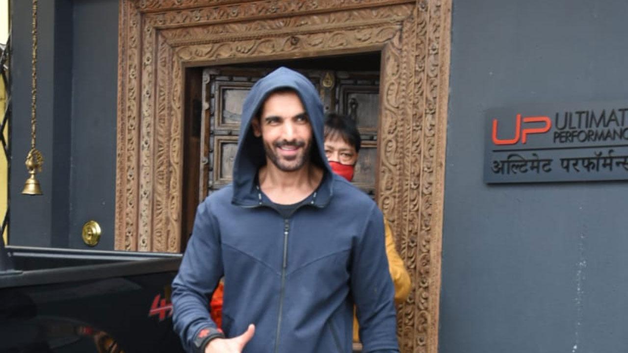 John Abraham stars in Mercy for Animals 'Be Nice' campaign