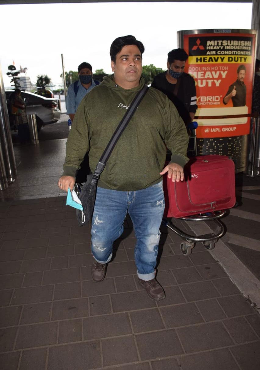 Funny man Kiku Sharda also arrived at the airport in a casual avatar. In 2019, the makers of the Hollywood flick, Angry Birds Movie 2 decided to bank on the camaraderie that Kapil Sharma, Archana Puran Singh and Kiku Sharda share on the former's sketch show, to promote the film's Hindi version. Even though Sharda is always ebullient on set, he found it challenging to do justice to the energy of the character when lending his voice to it. 