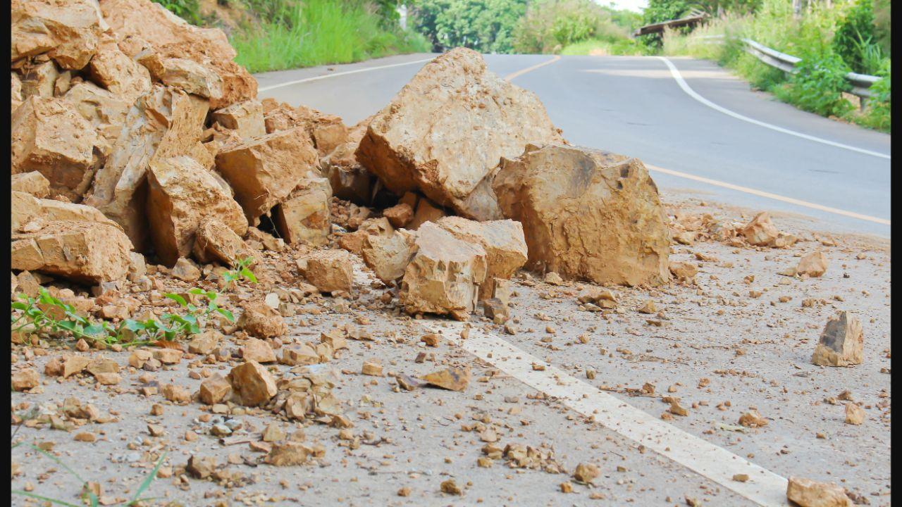 Maharashtra: Autram Ghat in Aurangabad blocked due to landslide