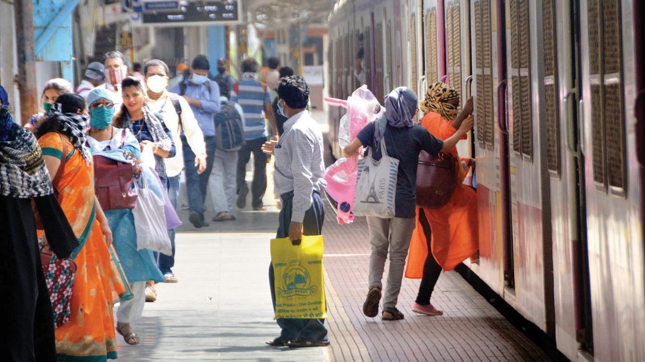 Mumbai local trains: Offline verification for issuing travel passes to start from August 12