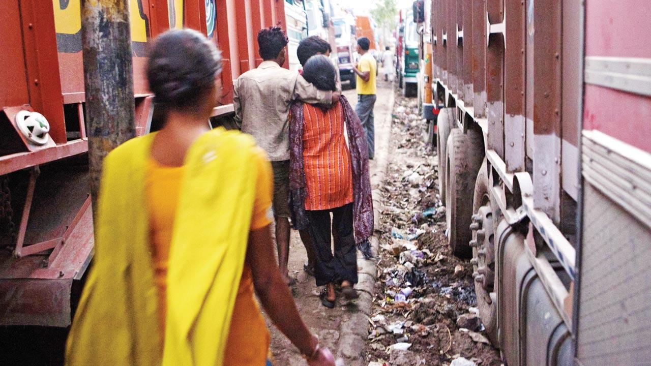 Mumbai: Malad Woman caught selling her daughter for Rs 50,000 a night!