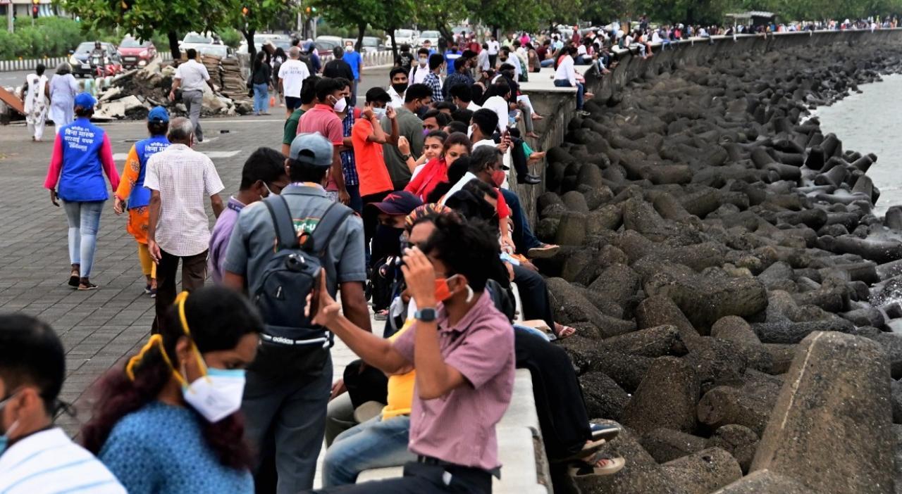 Mumbai logs under 200 Covid-19 cases for second day; 2 die, 304 recover