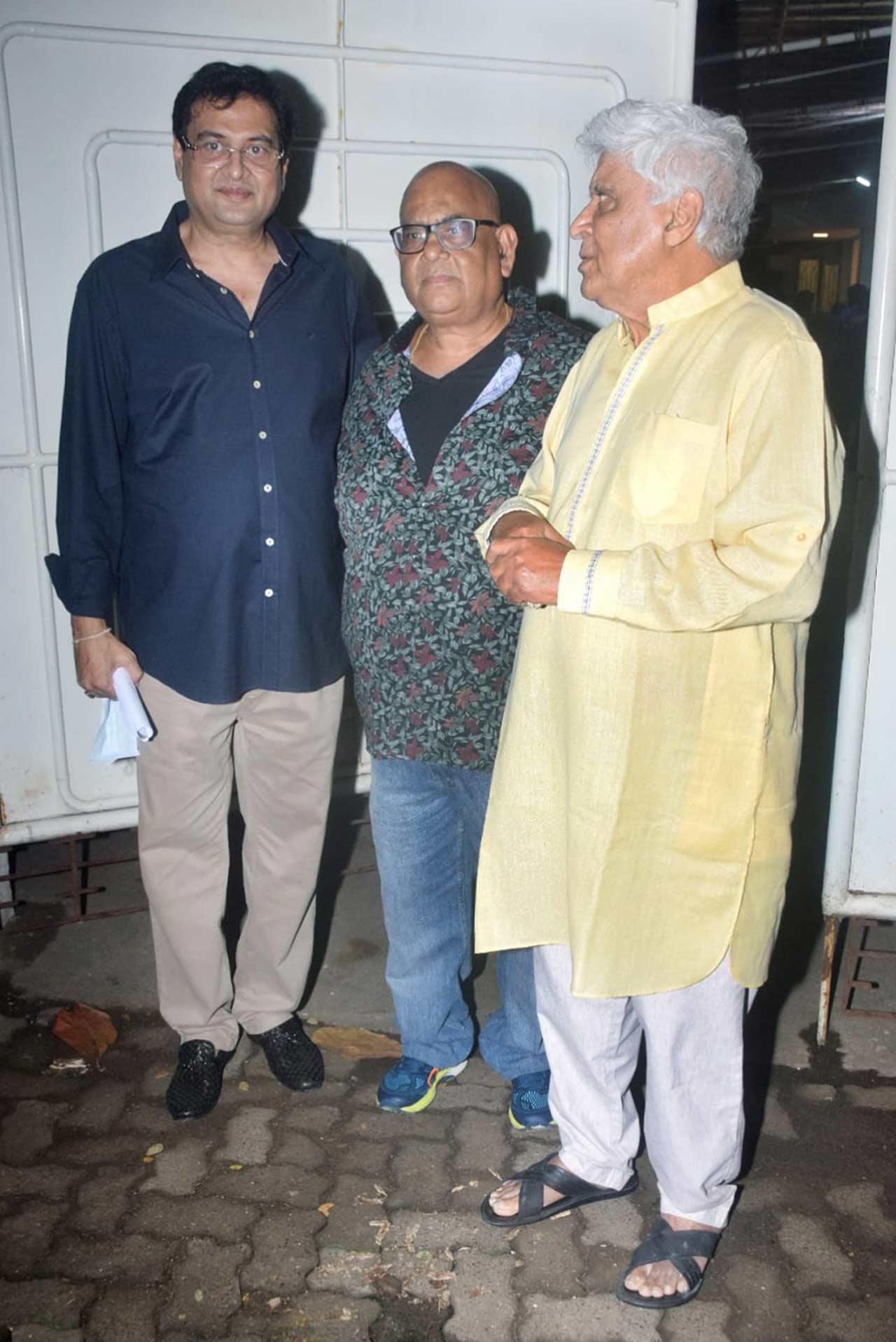 Javed Akhtar, Satish Kaushik were caught in a candid conversation as they attended the special show of 'Chehre' hosted at a popular studio in Juhu, Mumbai.