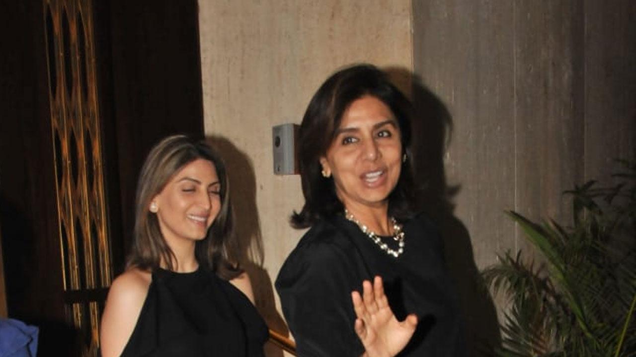 Neetu Kapoor and Riddhima Kapoor Sahni grace the sets of The Kapil Sharma Show