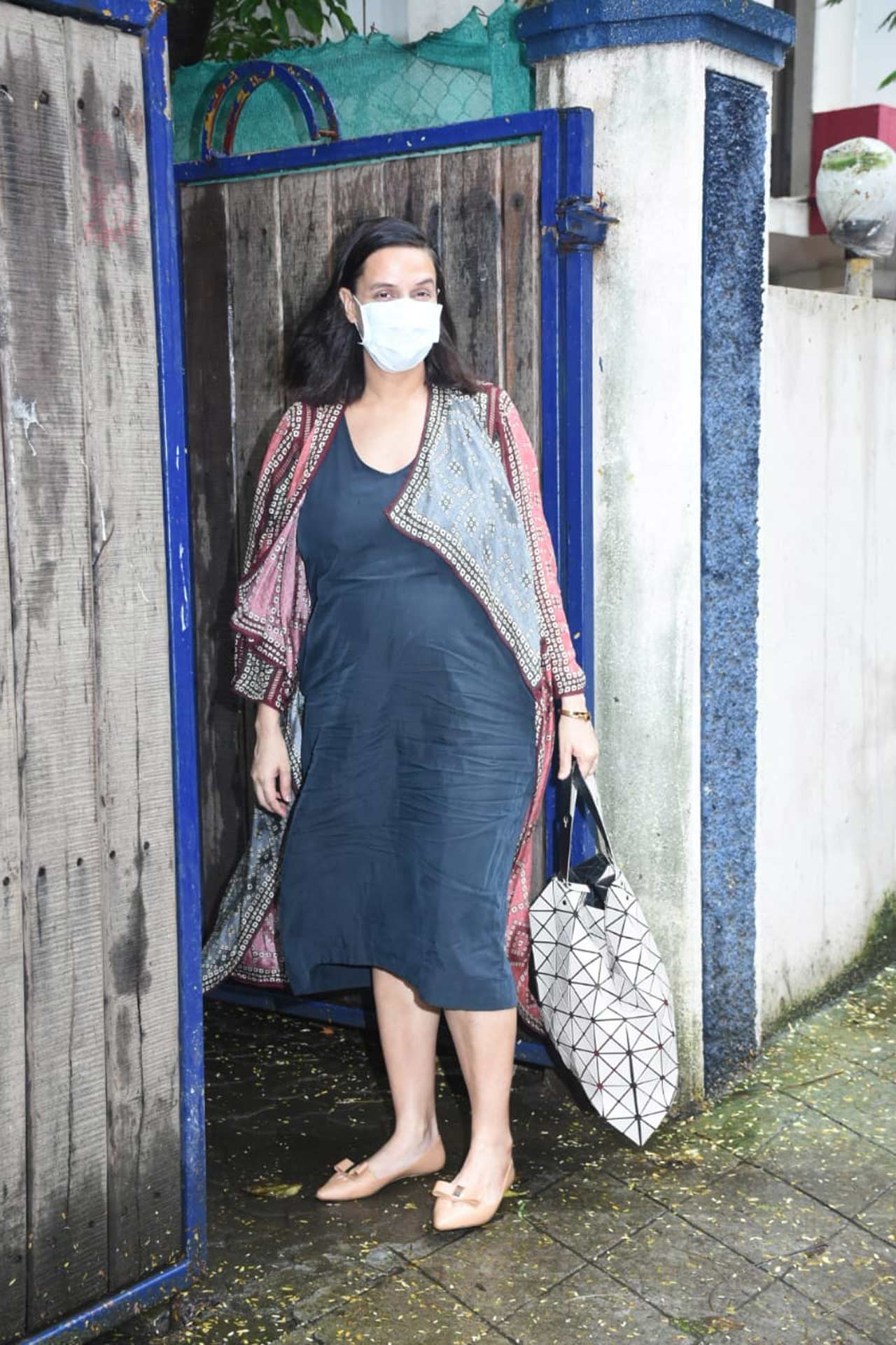 Neha Dhupia looked elegant as she was clicked by the paps. The actress, who is expecting her second child, is embracing all aspects of her pregnancy, especially her 5 am cravings! The 'Roadies' star took to her Instagram at 5 in the morning and posted a story saying, 