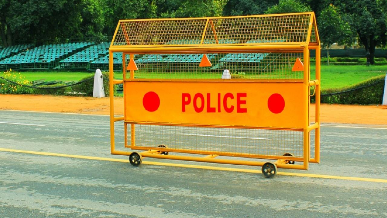 J&K Police lathicharge journalists covering Muharram procession in Srinagar