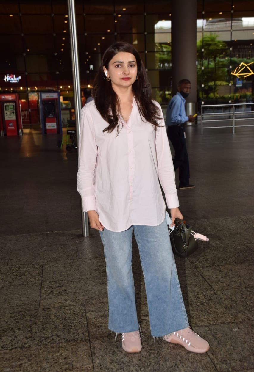Prachi Desai looked radiant as she too was clicked at the airport. The actress has joined the cast of the upcoming Vikrant Massey and Radhika Apte starrer film 'Forensic'. Directed by Vishal Furia, 'Forensic' is being touted as a crime thriller. While the details of Prachi's character have not been revealed, the 'Bol Bachchan' actor shared her excitement about being a part of the project. 