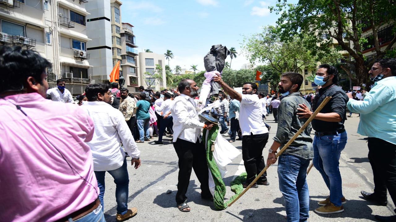 Mumbai: Yuva Sena members who protested outside Narayan Rane's home meet Maharashtra CM Uddhav Thackeray