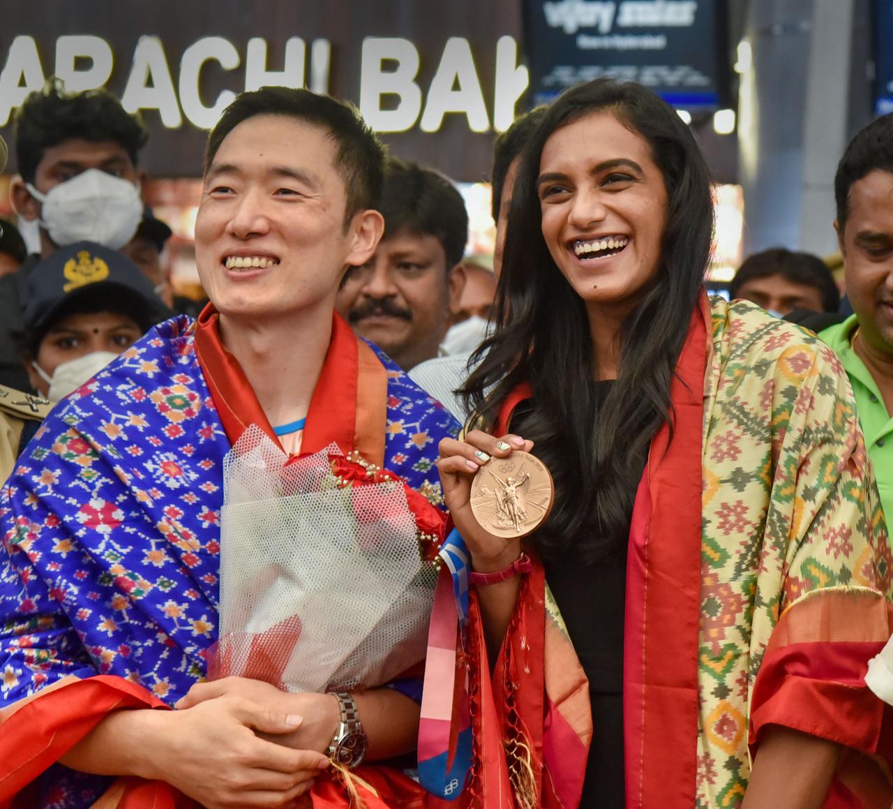 Sindhu and her Korean coach Park Tae-sang were also felicitated by Singhania at the airport