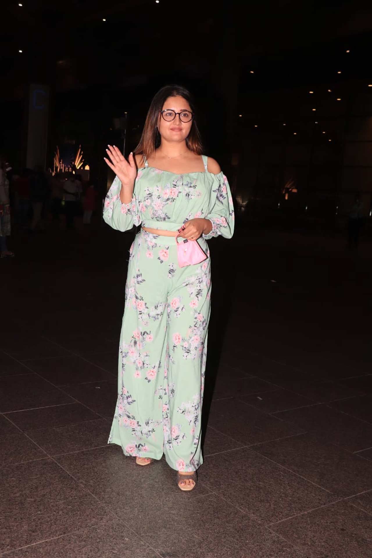 Rashami Desai was snapped by the shutterbugs at the Mumbai airport. Rashami, on the work front, made her digital debut with Tandoor, a thriller web show which released on July 23, 2021. The digital outing also had Tanuj Virwani playing a pivotal role among others.